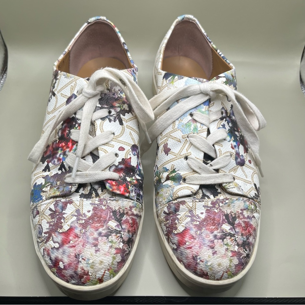 Calvin Klein Imilia Sneakers Floral on White Background Sz 9.5‎